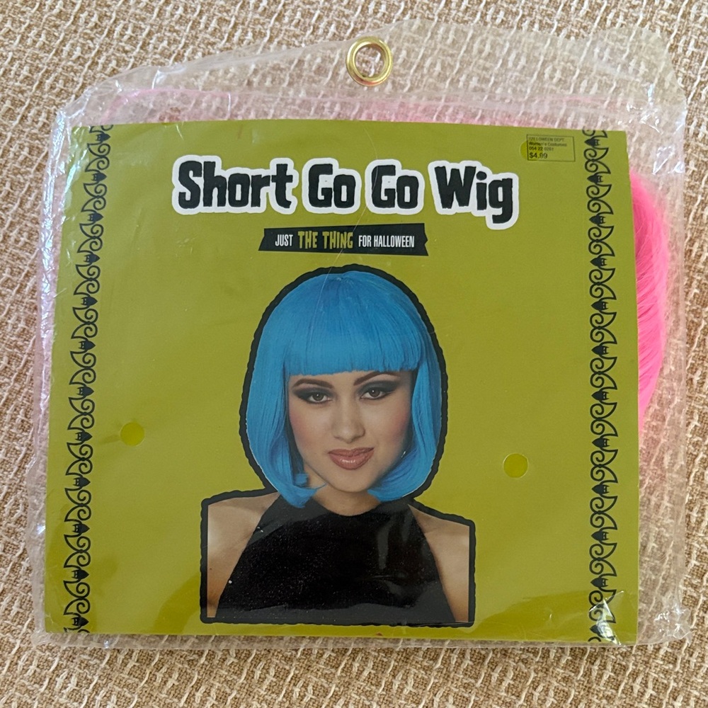 NWT NIP Short Neon Pink Go Go Wig with bangs